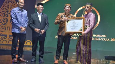 Mendes PDTT, saat berikan penghargaan untuk pemenang Lomba