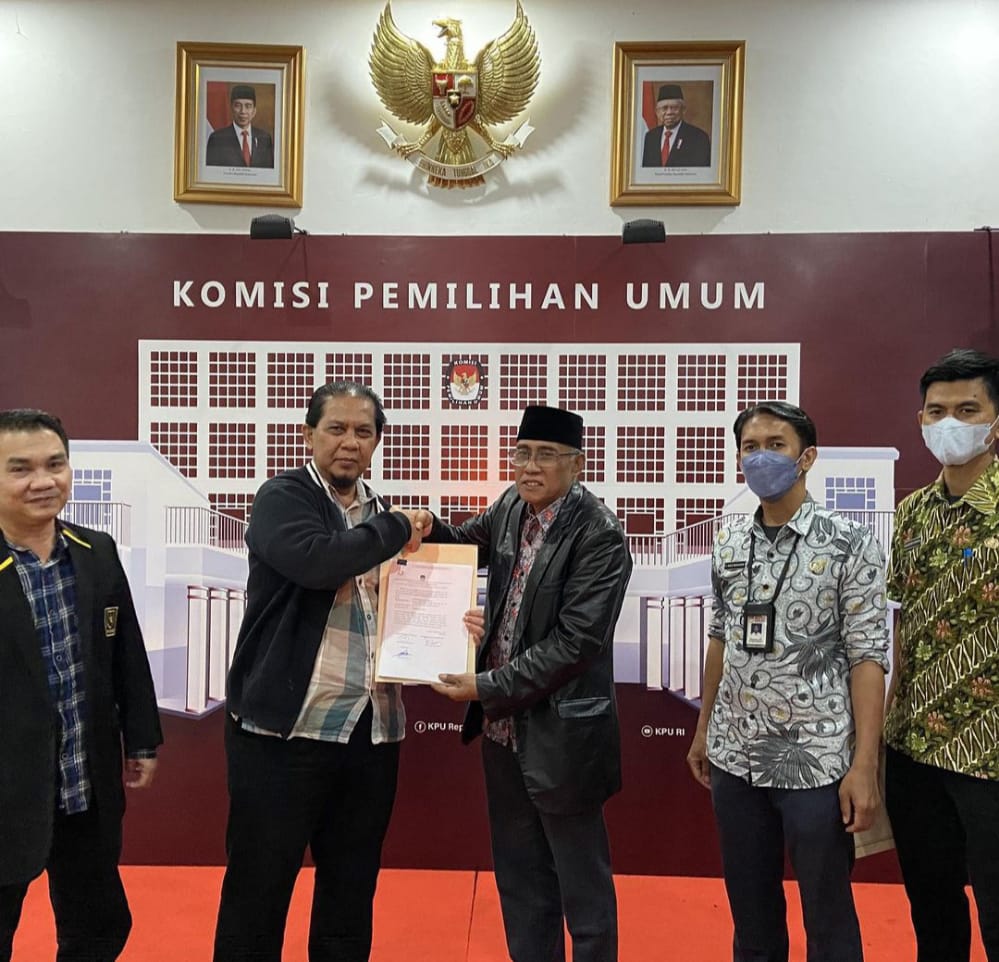 Penyerahan berkas Verifikasi Faktual Partai Ummat Ke KPU. Sumber Foto Instagram @partaiummatofficial