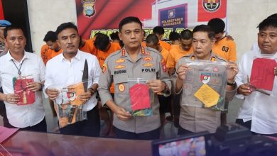 Polisi di Makassar Tembak 5 dari 20 Pelaku Tawuran Polrestabes Makassar saat gelar press konfrensj