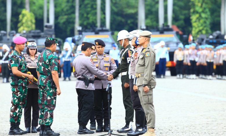 Polri bersama TNI saat apel pasukan Operasi Lilin 2022. Sumber Foto Website Polri