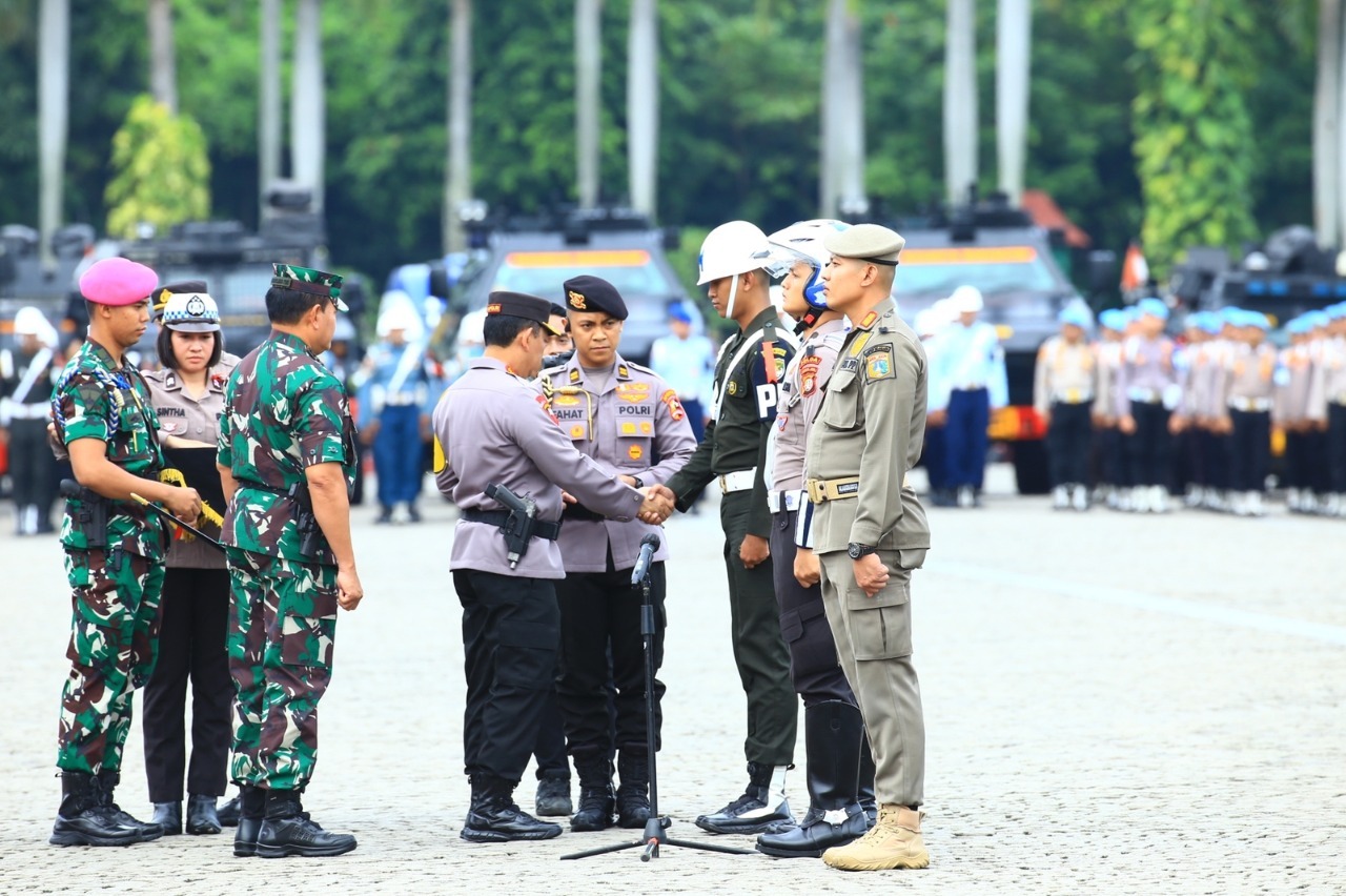 Polri bersama TNI saat apel pasukan Operasi Lilin 2022. Sumber Foto Website Polri