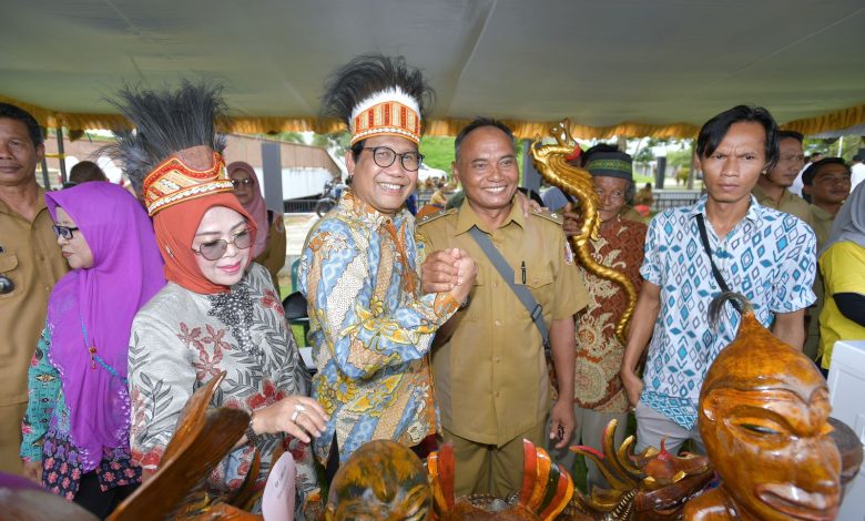 Gus Halim saat berdialog dengan para Transmigran