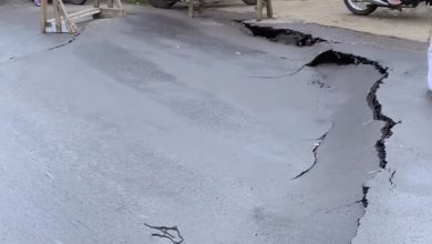 Jalan Kendaraan Muatan Berat di Cibolerang Amblas Kondisi jalan yang amblas.