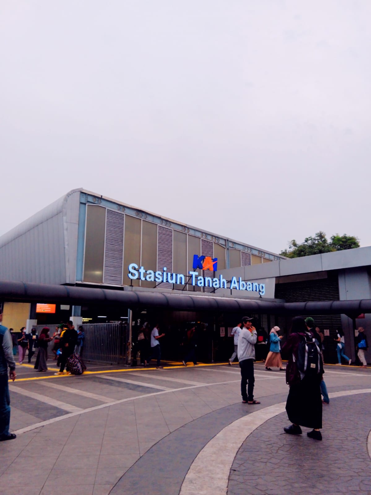 Stasiun Tanah Abang. Sumber foto Risca