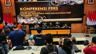 Konfrensi Pers Penangkapan Buron WNA Ceko dan Skolavia