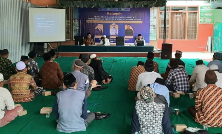 Saat kegiatan halaqoh penguatan menejemn kemasjidan dan pemberdayaan ekonomi umat Sumber Foto: Bagas