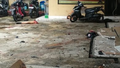 Ridwan Kamil Imbau Masyarakat Agar Tidak Sebar Foto dan Video Ledakan Bom Bunuh Diri Kerusakan akibat bom bunuh diri di Polsek Astana Anyar, Kota Bandung