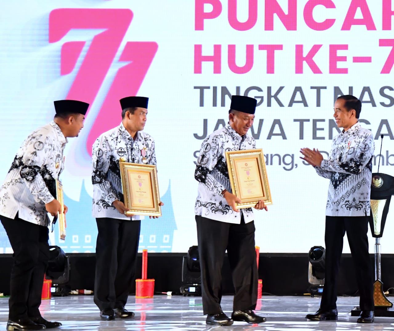 Hadiri HUT Ke-77 PGRI, Jokowi Sebut Tiga Komponen Penting Hasilkan SDM Unggul