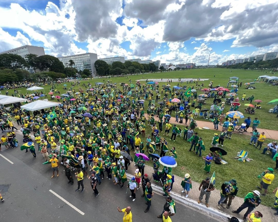 Para pendukung Bolsonaro.