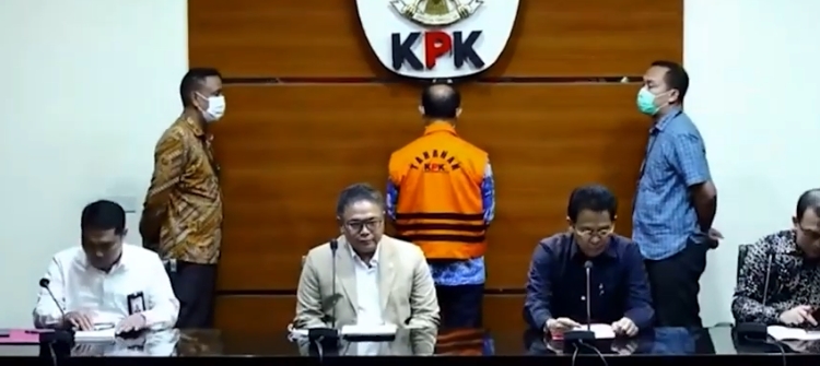 Gazalba Saleh saat ditetapkan sebagai tersangka oleh KPK. Sumber Foto: SS Youtube KPK RI