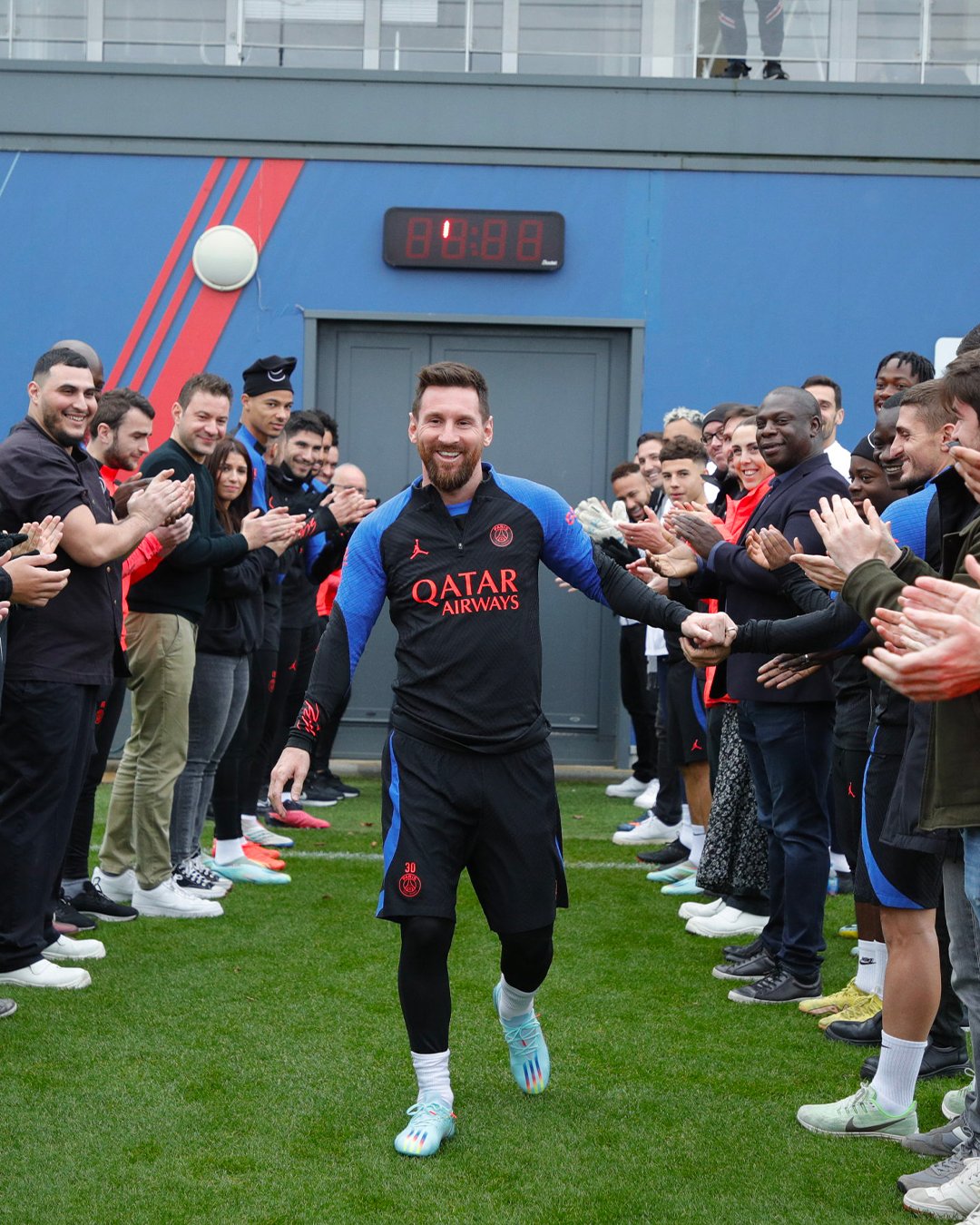 Messi Terima Guard of Honour dari Rekan Satu Timnya di PSG