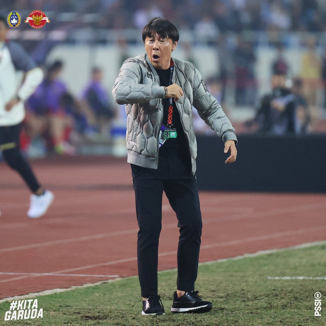 Pelatih Shin Tae Yong saat memimpin Timnas Indonesia melawan Vietnam. Sumber Foto: Twitter @PSSI