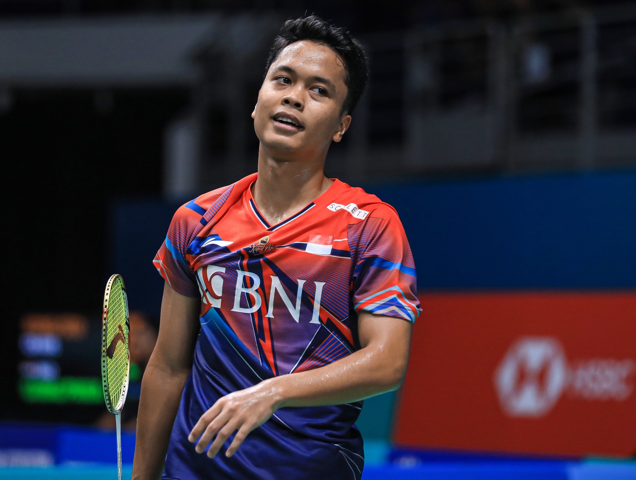 Ginting mengentaskan perlawanan Antonsen pada laga 16 besar Malaysia Open 2023. Sumber foto : Twitter @majo_lahraga.