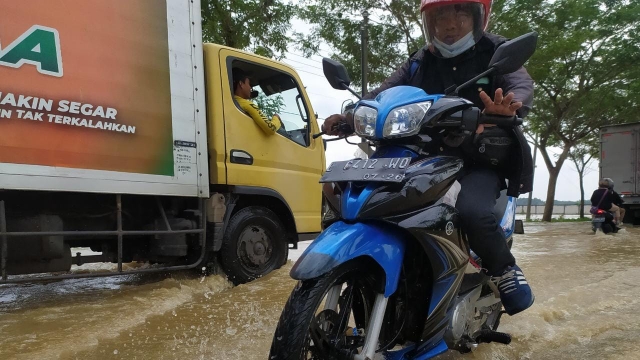 Banjir di Kota Sampang tewaskan 1 orang Pria asal Kabupaten Probolinggo.