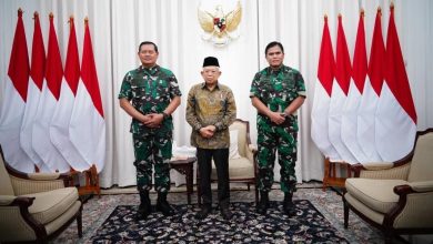 Ma’ruf Amin (Wapres RI) bersama Laksamana Yudo (Panglima TNI) dan Laksamana Muhammad Ali (KSAL). Sumber: Instagram @kyai_marufamin
