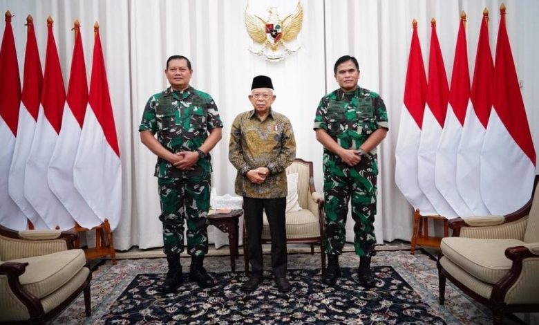 Ma’ruf Amin (Wapres RI) bersama Laksamana Yudo (Panglima TNI) dan Laksamana Muhammad Ali (KSAL). Sumber: Instagram @kyai_marufamin
