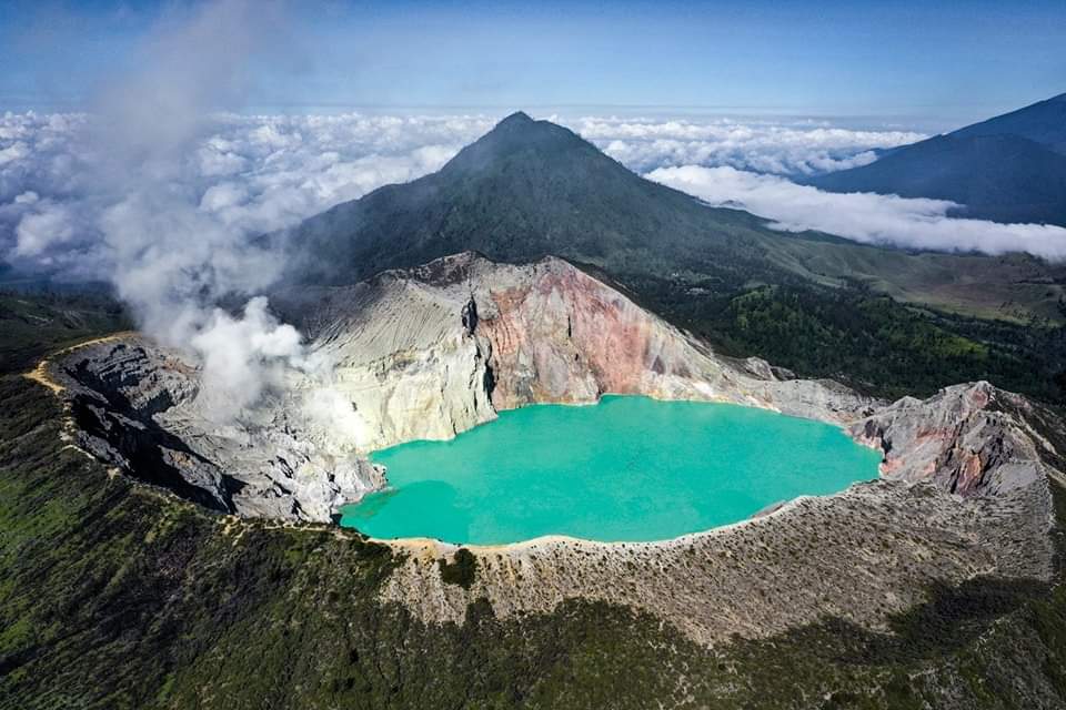 Pemandangan Kawah Gunung Ijen. Sumber foto: Twitter @DambaanA