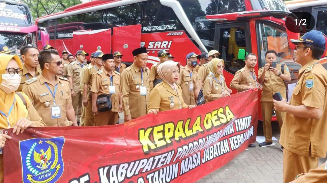 Sejumlah Kades Probolinggo saat Menggelar Aksi Damai di Jakarta. Sumber foto: Instagram @endlessprobolinggo