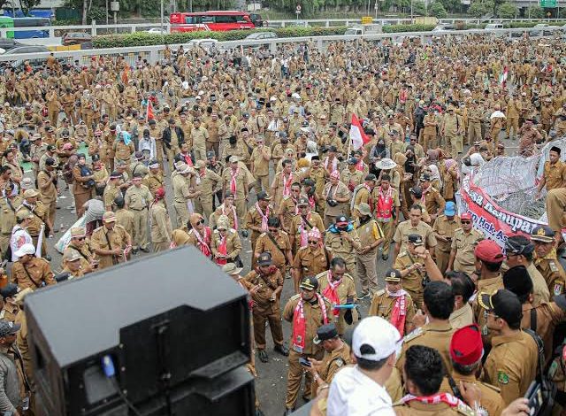 Aksi Demonstran Perpanjangan Masa Jabatan Kades. Sumber Foto: Twitter @akew_seven