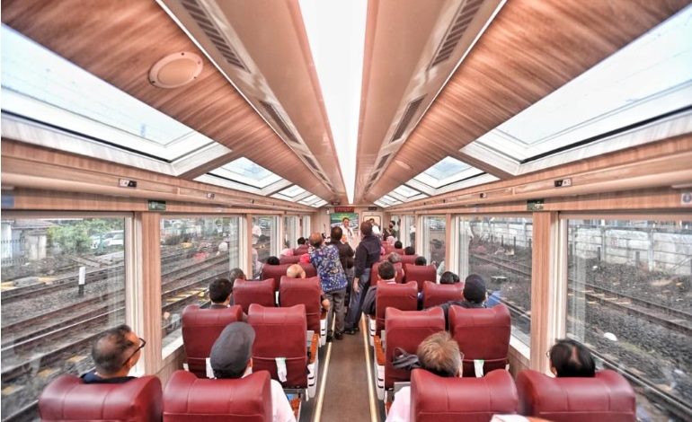 Kereta Panoramic memiliki jendela besar di kedua sisinya dan atap kaca yang dapat dibuka tutup secara otomatis. Sumber foto: Kemenhub