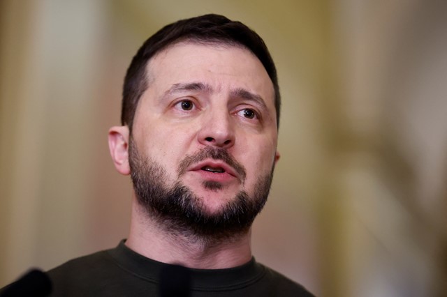 Volodymyr Zelenskyy (Presiden Ukraina). Sumber foto: news.sky.com