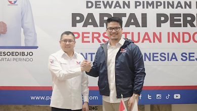 Michael Sianiapar bersama dengan Ketua Umum Partai Perindo Hary Tanoesoedibjo. Sumber: Instagram @michaelsianipar.