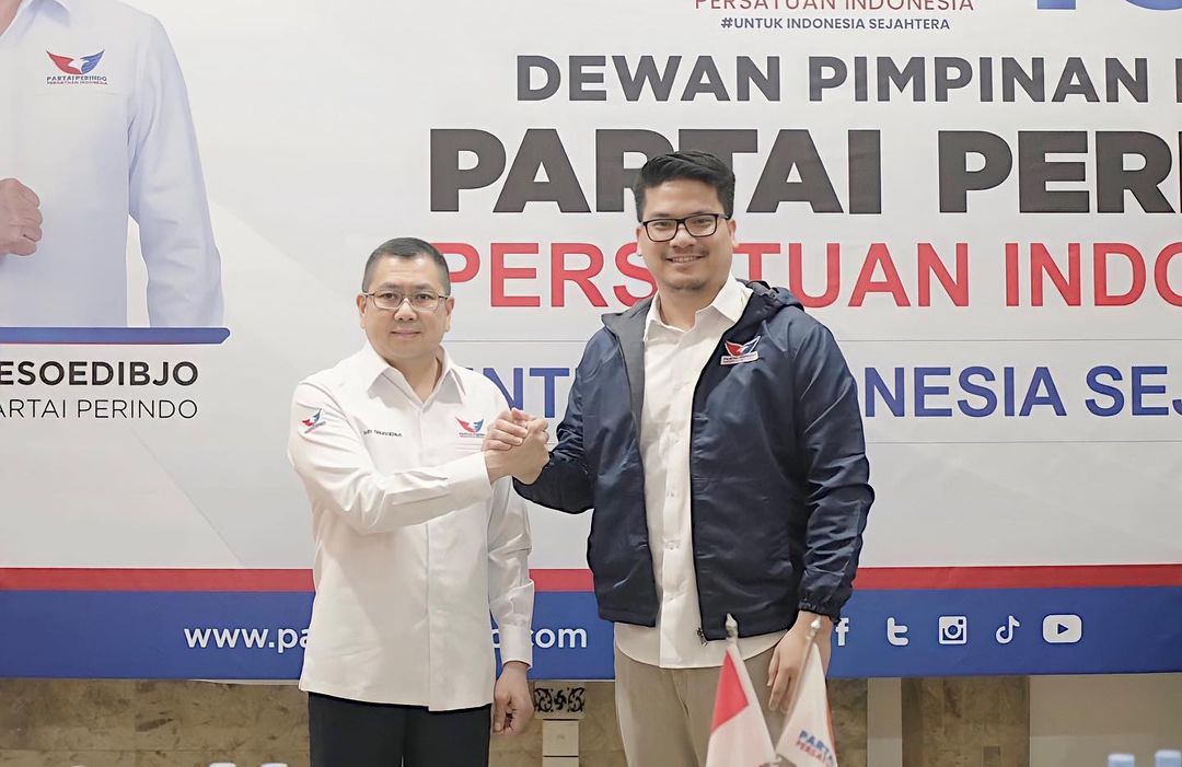 Michael Sianiapar bersama dengan Ketua Umum Partai Perindo Hary Tanoesoedibjo. Sumber: Instagram @michaelsianipar.