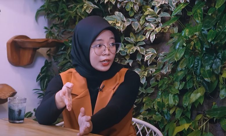 Norma Risma di kanal Youtube curhat bang Denny Sumargo. Sumber: Tangkapan Layar Youtube Denny Sumargo.