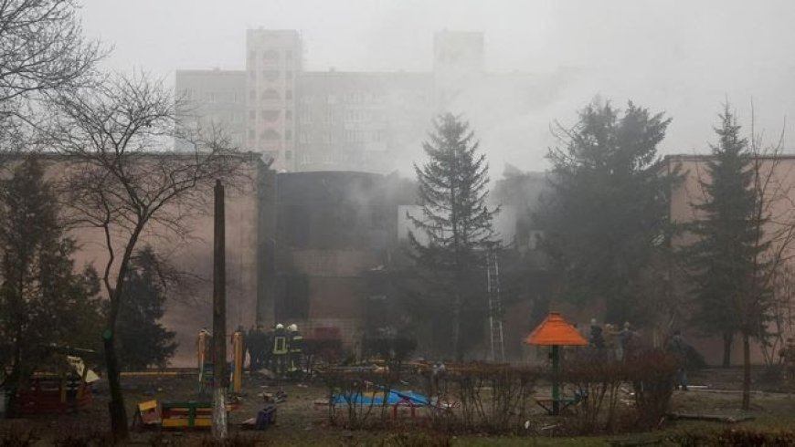 Situasi di lokasi jatuhnya helikopter yang menewaskan Mendagri Ukraina. Sumber Foto: Valentyn Ogirenko