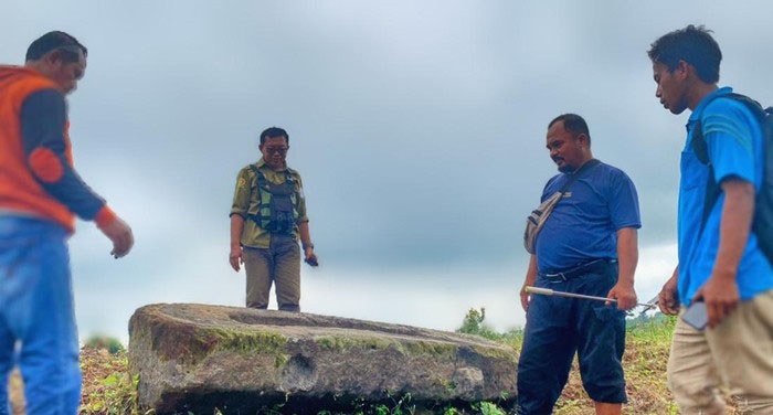 Sepuluh Benda Prasejarah Ditemukan di Puncak Bukit Bondowoso