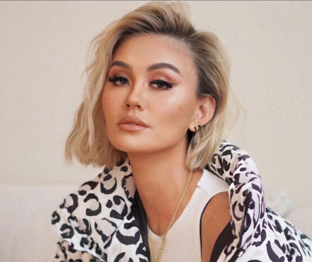 Pakai Bikini, Agnez Mo Mendadak Curhat soal Bentuk Tubuh