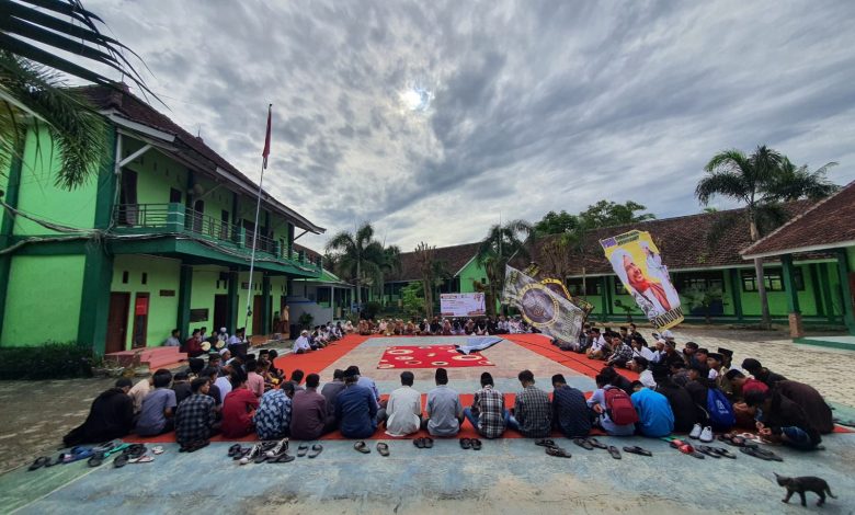 Peringati Isra’ Mi’raj 1444 H, SMKN 1 Klabang Usung Tema “Wujudkan Generasi Seger Waras”