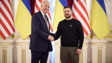 Joe Biden (Presiden AS) dan Volodymyr Zelenskyy (Presiden Ukraina).
