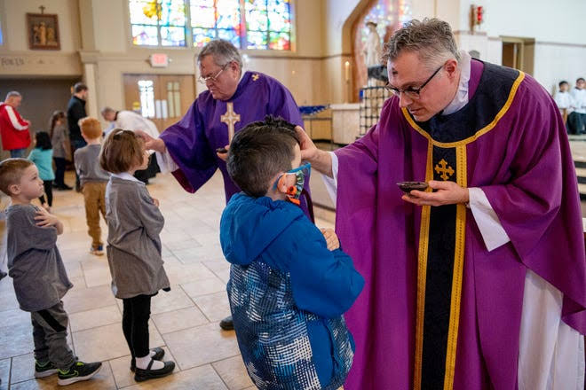 Peringatan Ash Wednesday Bagi Umat Katolik, Begini Penjelasannya - Deras