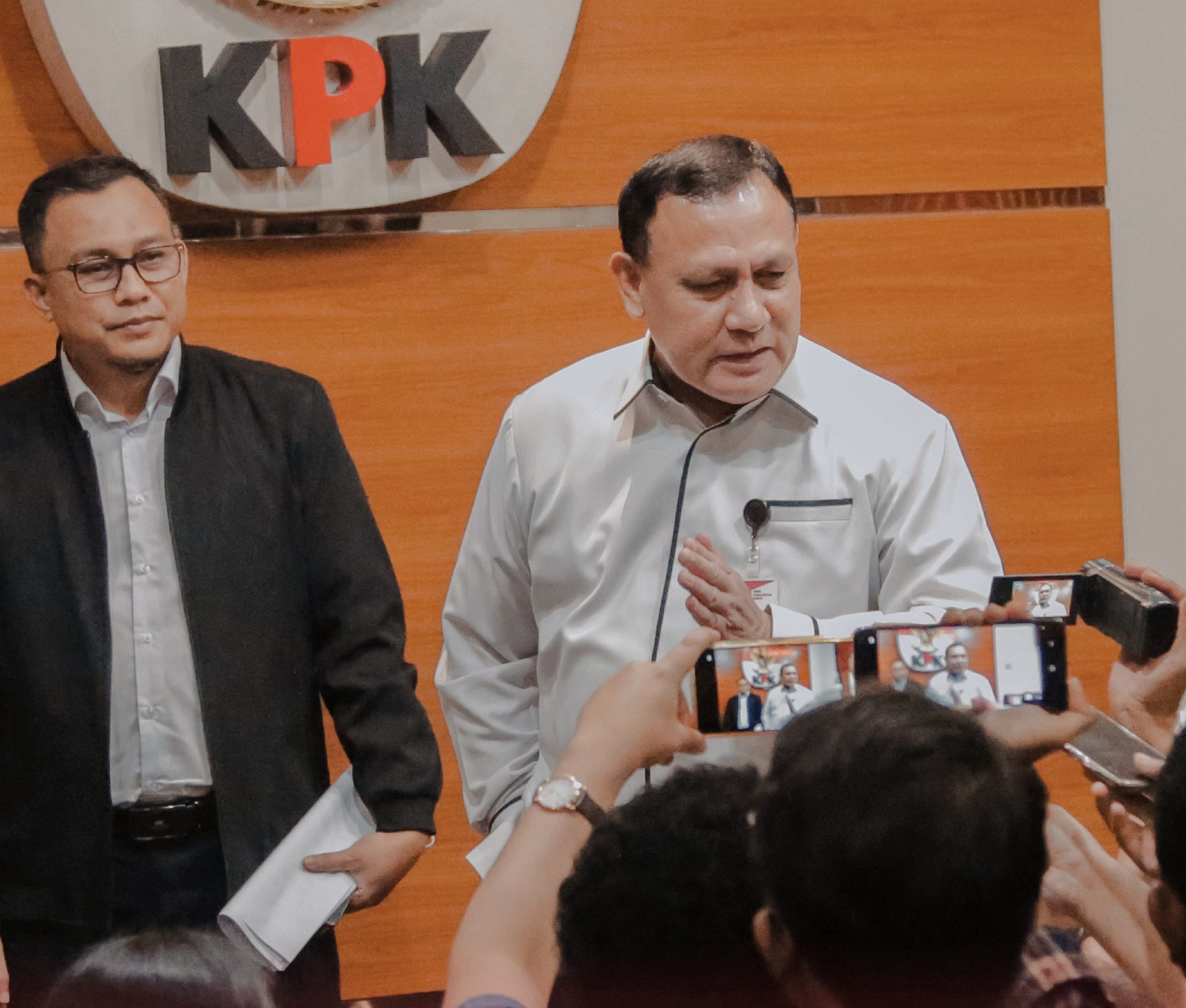 KPK resmi lakukan penahanan terhadap Ricky Ham Pagawak (Bupati Mamberamo Tengah). Sumber foto: kpk.go.id