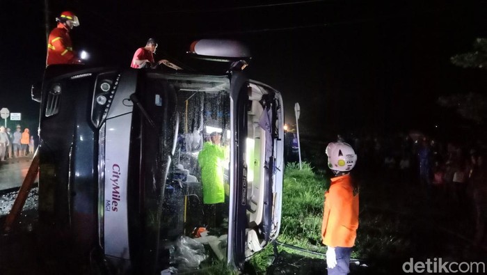 Kondisi Bus Pariwisata SMPN 3 Garut. Sumber foto: humaspolri.Jateng.go.id