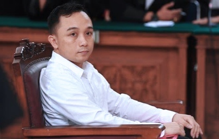 Terdakwa Ricky Rizal Wibowo divonis 13 tahun penjara dalam kasus pembunuhan berencana Brigadir Nofriansyah Yosua Hutabarat atau Brigadir J. Sumber foto: Tangkapan Layar Channel YouTube PN Jakarta Selatan