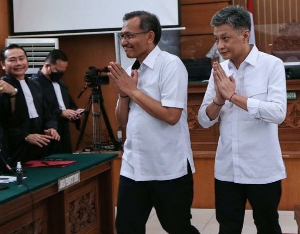 Sidang pembacaan vonis terhadap terdakwa Hendra Kurniawan dan terdakwa Agus Nurpatria ditunda pekan depan. Sumber foto: Tangkapan layar YouTube @PN Jakarta Selatan