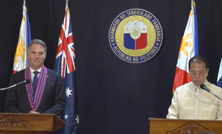 Richard Marles (Menteri Pertahanan Australia) dan Carlito Galvez (Menteri Pertahanan Filifina) Sumber Foto: twitter @maracepeda