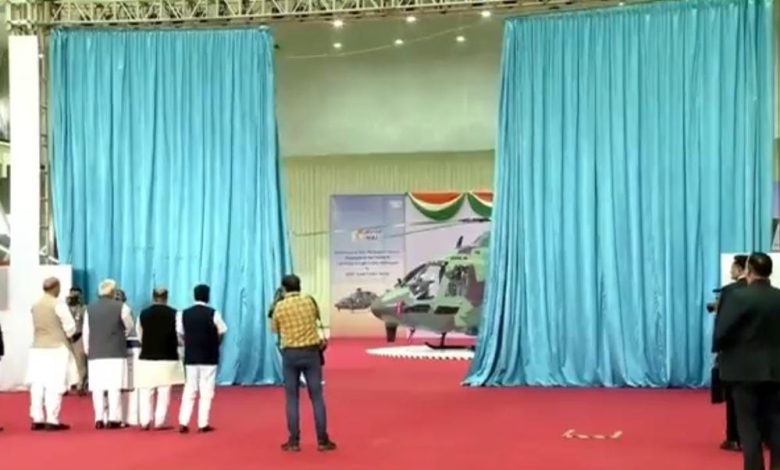 Perdana Menteri India saat meresmikan pabrik helikopter Sumber Foto: Tangkapan layar twitter @Tanmaycoolkarni
