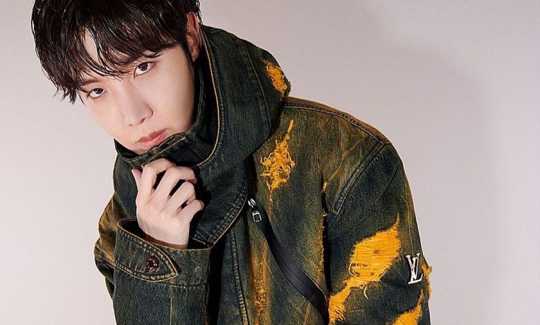 Salah satu member boy group BTS, J-Hope Sumber Foto: Instagram @louisvuitton