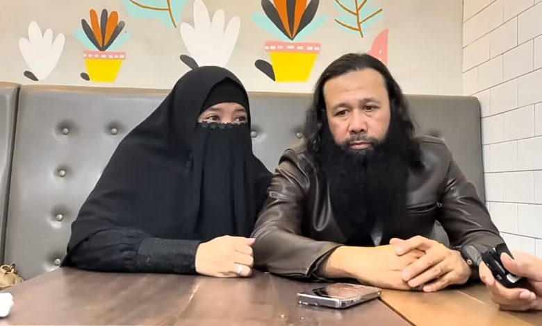 Peggy Melati Sukma dan suami Sumber foto: Chanel YouTube Arie Untung