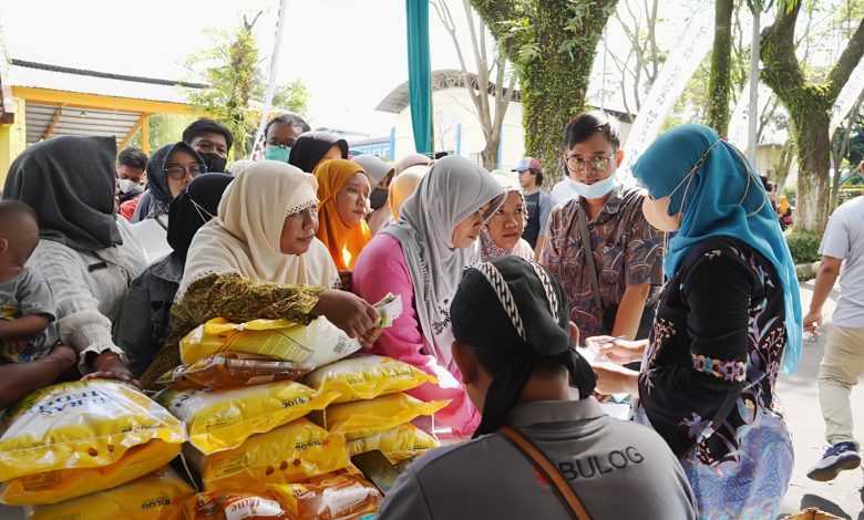 Stabilkan Harga Bahan Pokok, Pemkab Lumajang Gelar Pasar Murah di KWT