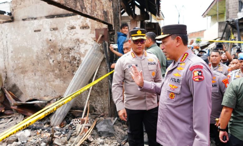 Kapolri Listyo Sigit Prabowo Saat Olah TKP Kebakaran. Sumber Foto: Twitter @listyosigitP
