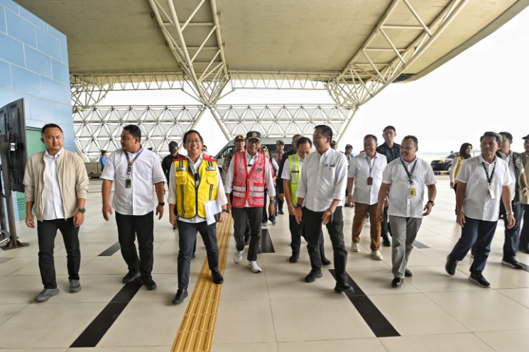 Budi Karya Sumadi (Menhub) saat meninjau kesiapan Bandara Kertajati Majalengka. Sumber foto: Kemenhub