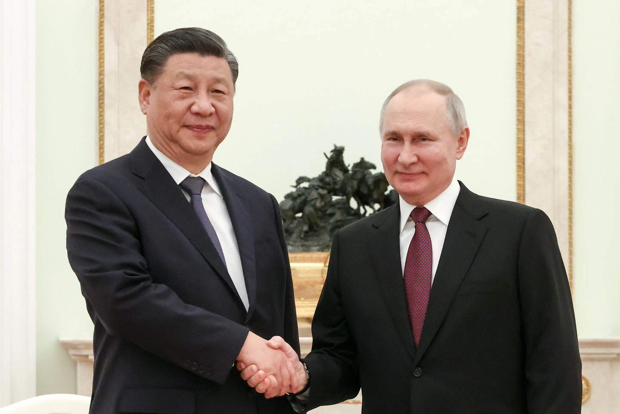 Keterangan Foto: Xi Jinping (Presiden China) dan Vladimir Putin (Presiden Rusia) ketika mengadakan pertemuan. Sumber Foto: Twitter @ayubu_madenge