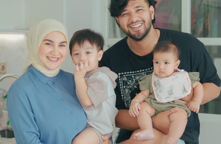 Ammar Zoni, Irish Bella,Air Rumi Akbar, Ara Puti Sabai Akbar. Sumber Foto: Instagram @_irishbella_