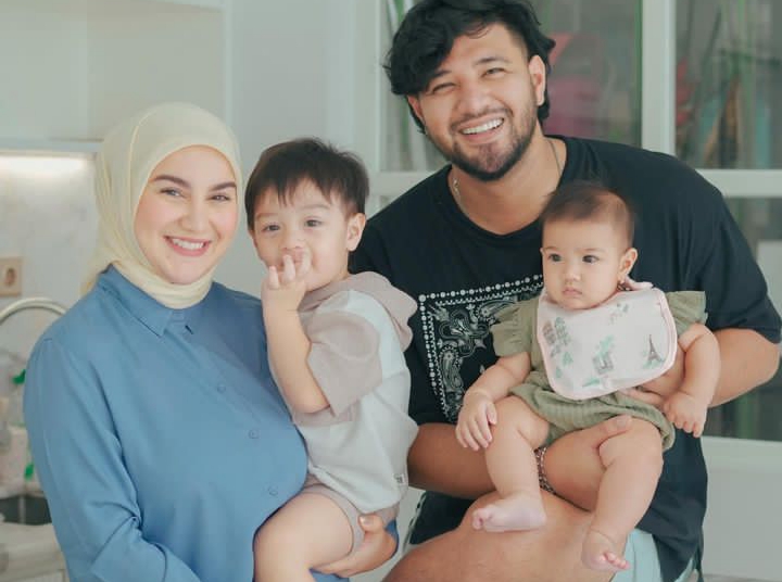 Ammar Zoni, Irish Bella,Air Rumi Akbar, Ara Puti Sabai Akbar. Sumber Foto: Instagram @_irishbella_