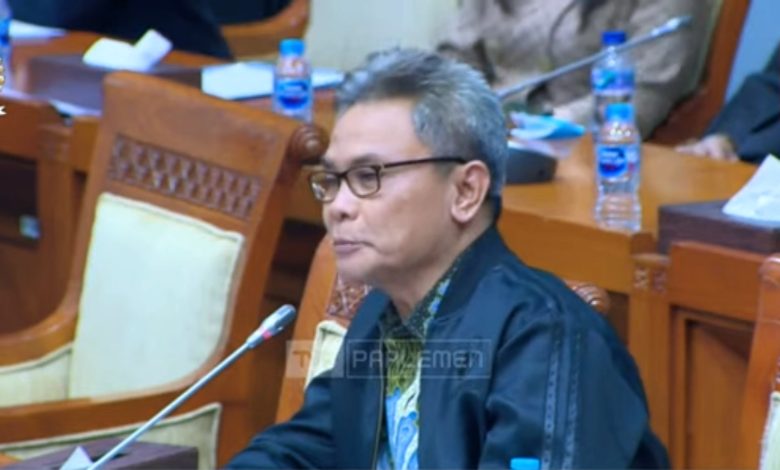 Johan Budi Doakan Mahfud MD Tak di Reshuffle