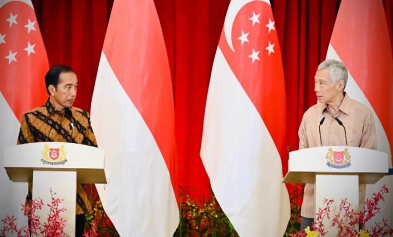 Joko Widodo (Presiden RI) dan Lee Hsien Loong (Perdana Menteri Singapura). Sumber foto: BPMI Setpres/Laily Rachev